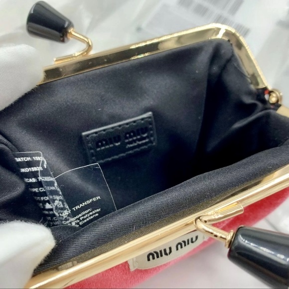 COPY - Miu Miu Pink Velvet Pouch Pochette Coin Bag/Purse with Kisslock Closure - Picture 6 of 6
